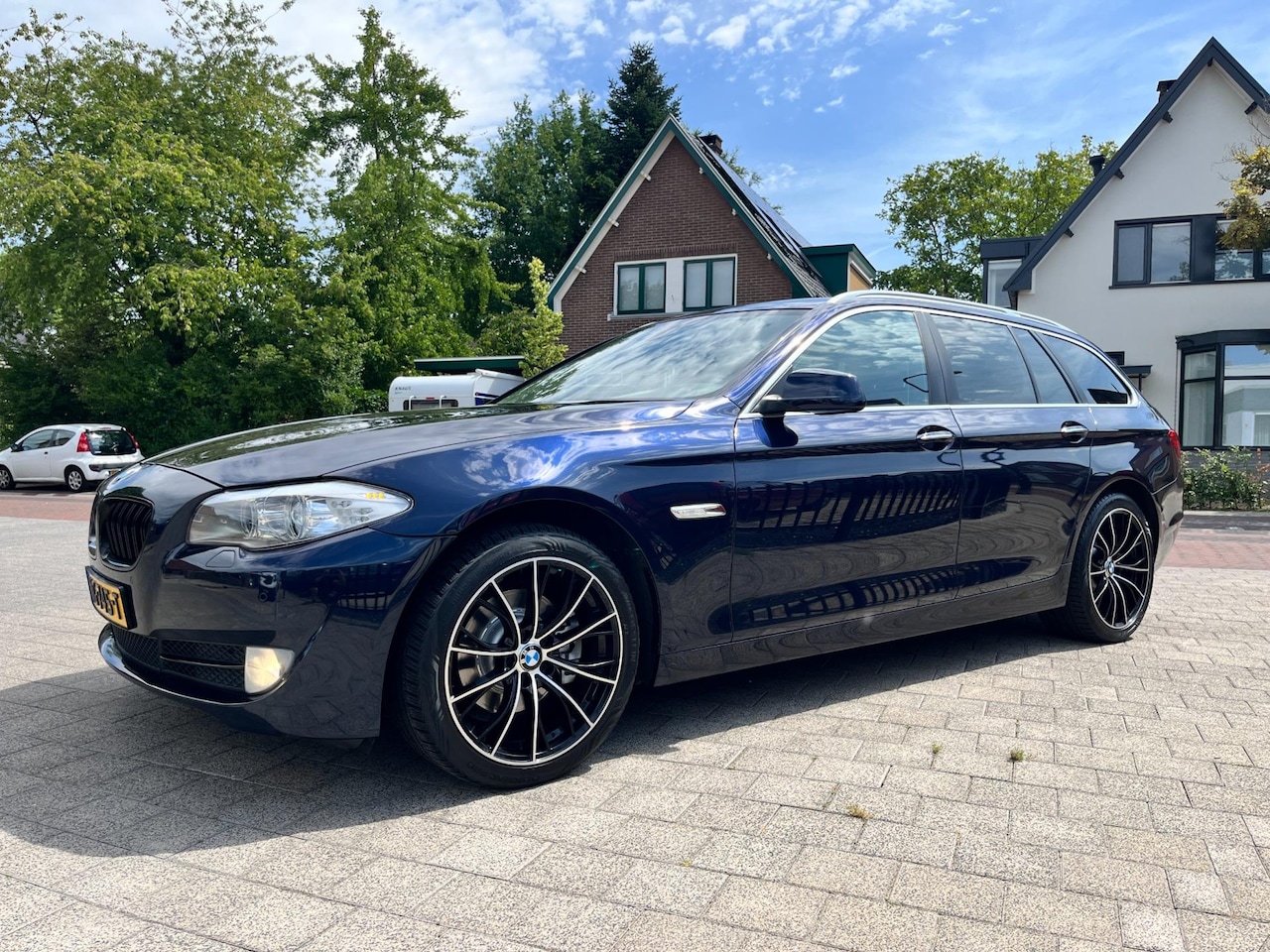 BMW 5-serie Touring - 520d High Exe Aut Trekh Ecc Nav Xenon Isofix NW APK Weinig KM!! - AutoWereld.nl
