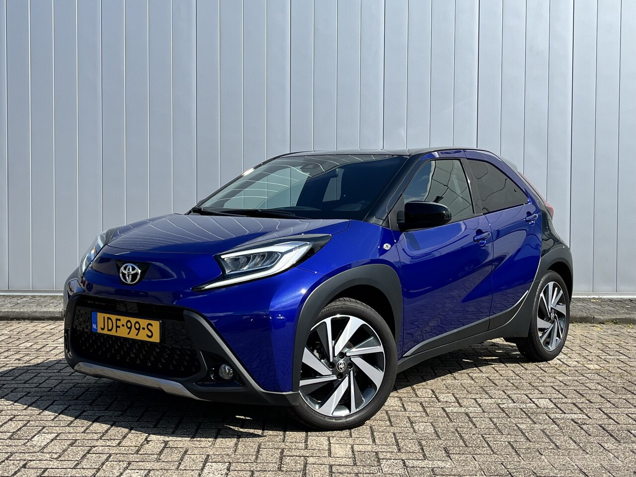 Toyota Aygo X - 1.0 VVT-i MT Envy Parkeersensoren Stoelverwarming Keyless Apple Carplay Android auto - AutoWereld.nl