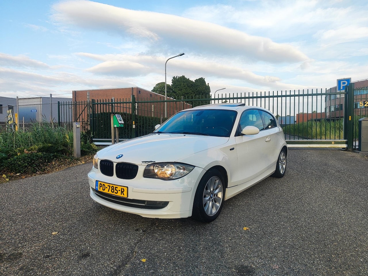 BMW 1-serie - 118i Sport CarPlay! Apk! Nap!!! - AutoWereld.nl