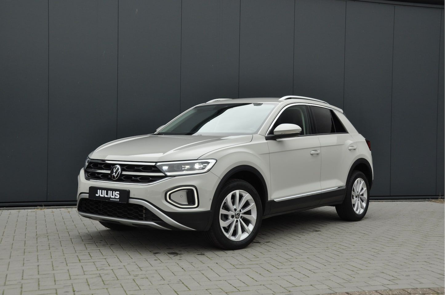 Volkswagen T-Roc - 1.5 TSI Style Trekhaak Navi - AutoWereld.nl