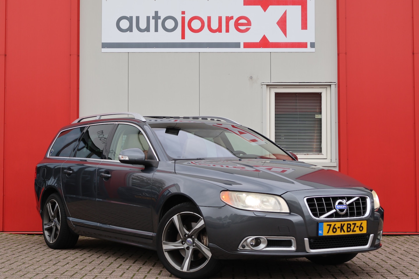 Volvo V70 - 2.4 D5 AWD Summum 2.4 D5 AWD Summum - AutoWereld.nl