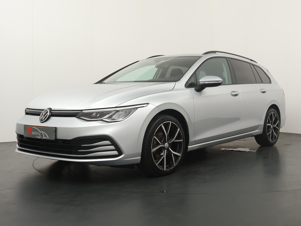 Volkswagen Golf Variant - 1.0 eTSI Life Business - Navigatie - Trekhaak - Stoelverwarming - Apple Carplay/Android Au - AutoWereld.nl