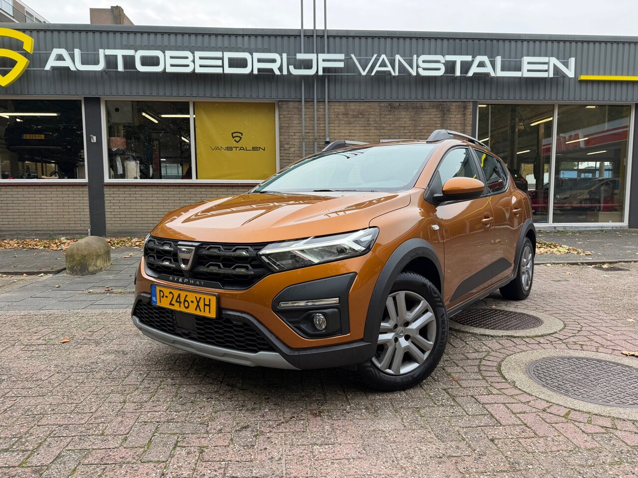 Dacia Sandero Stepway - 1.0 TCe 100 Bi-Fuel Essential|LPG|Trekhaak|Airco|Dealer onderhouden - AutoWereld.nl