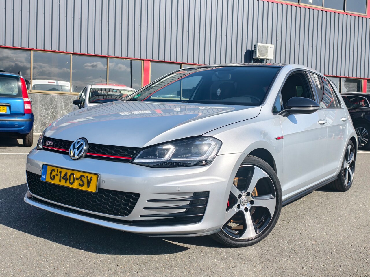 Volkswagen Golf - 2.0 TSI GTI Performance / AUTOMAAT / NAVI / XENON / SPORTSTOELEN / CRUISE CONTROL / CAMERA - AutoWereld.nl