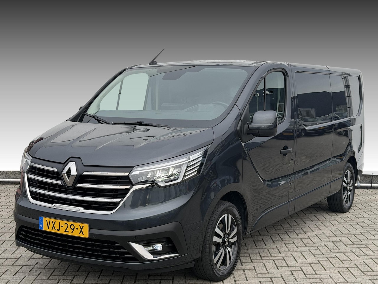 Renault Trafic - 2.0 dCi 150 T30 L2H1 Luxe AUTOMAAT | NAVI | TREKHAAK | CAMERA - AutoWereld.nl