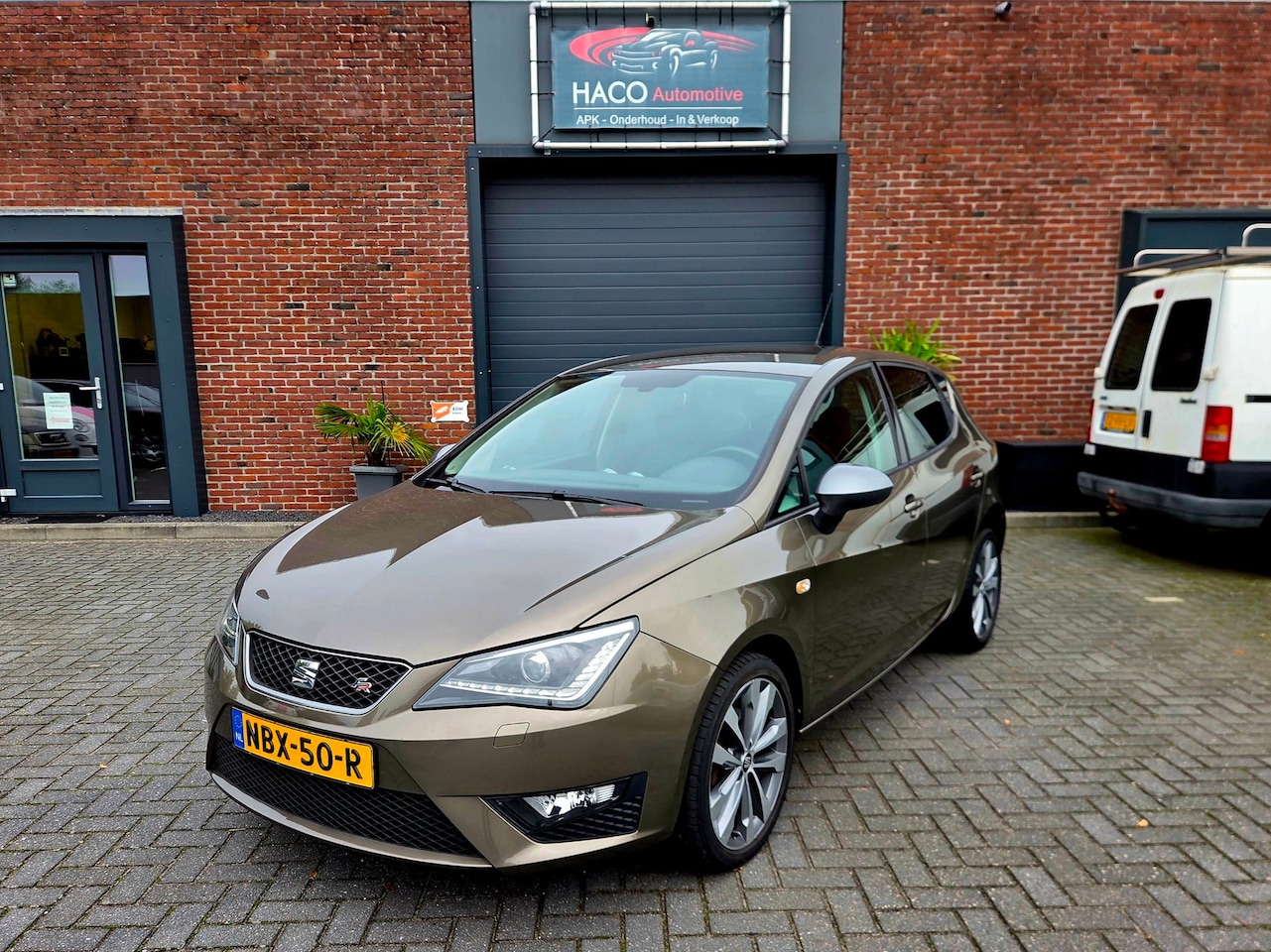 SEAT Ibiza - 1.0 TSI FR LED|LEER|PDC|NAV|STOELVERWARMING - AutoWereld.nl