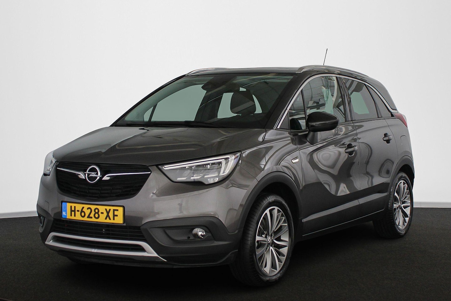 Opel Crossland X - 1.2 Turbo Ultimate Automaat Pano Trekhaak Keyless Winterpakket - AutoWereld.nl
