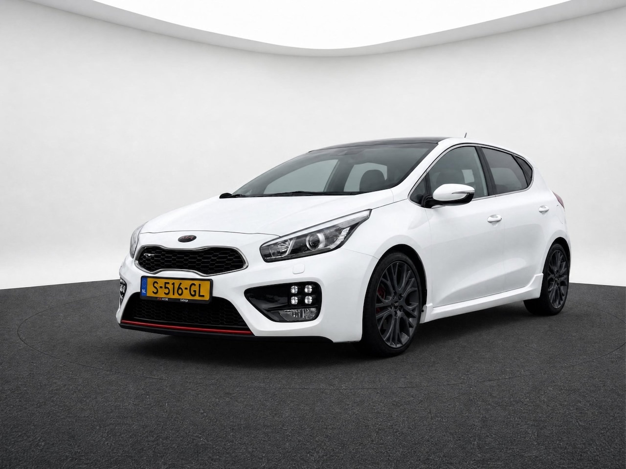 Kia Cee'd - 1.6 GT|204PK|Xenon|Pano|Camera|Stuurverw - AutoWereld.nl