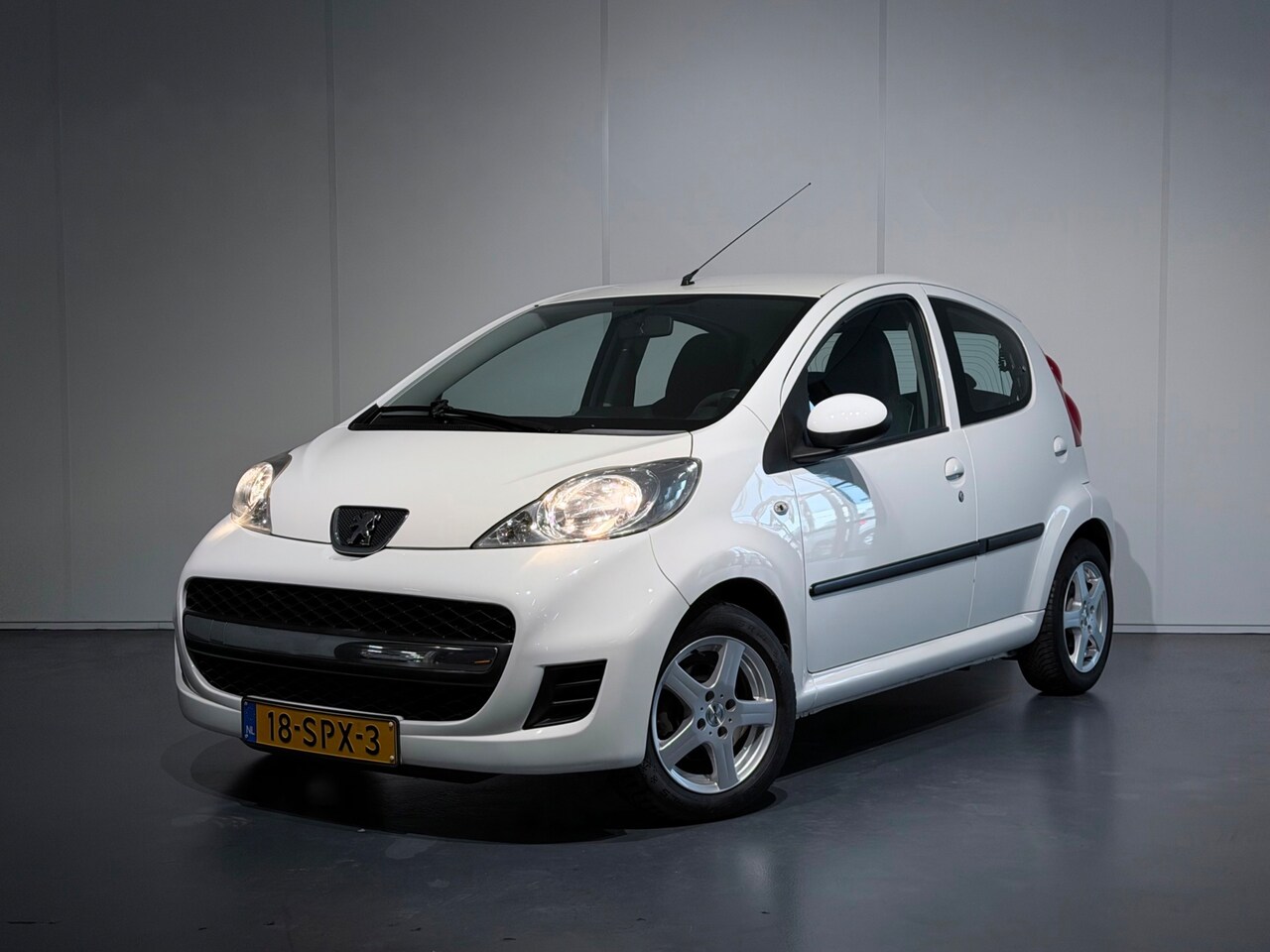 Peugeot 107 - 1.0-12V XS /Airco/Elek.Ramen/CarPlay/LMV - AutoWereld.nl