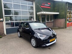 Toyota Aygo - 1.0 VVT-i x-play / Zwart / Apple carplay / Android auto / Camera
