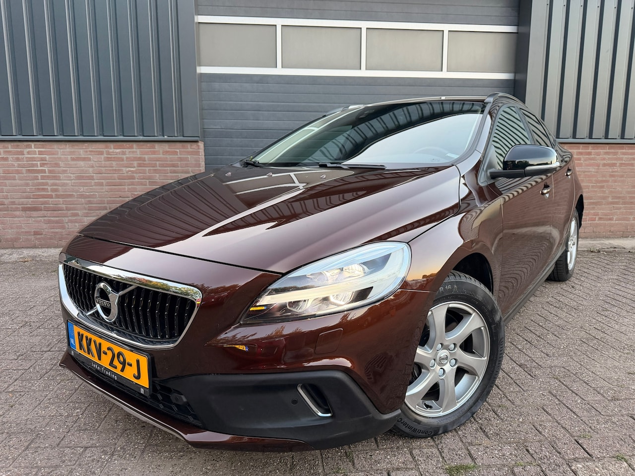 Volvo V40 Cross Country - 1.5 T3 152PK Summum Leder PDC voor + achter Navi Cruise - AutoWereld.nl