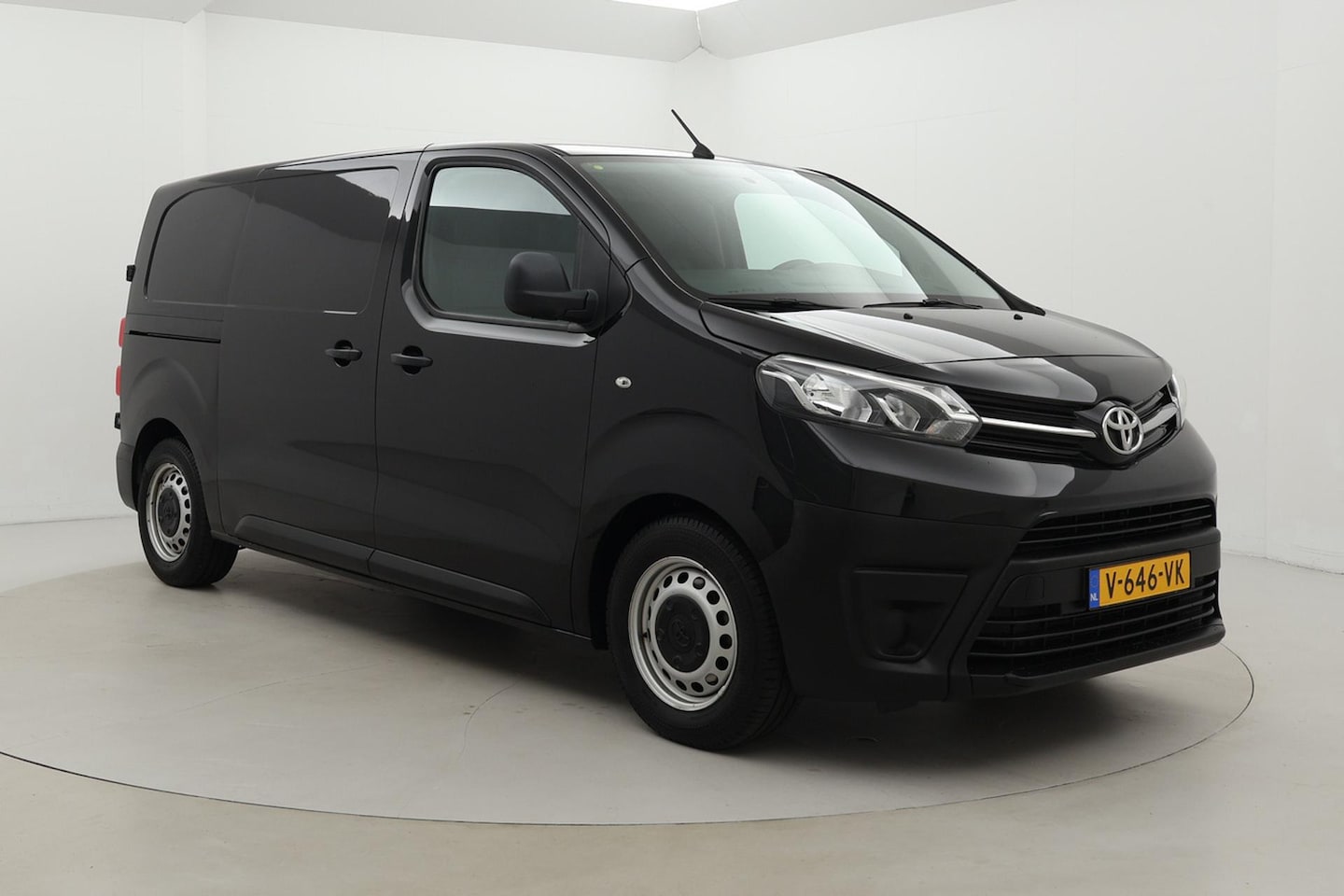 Toyota ProAce Worker - 1.6 D-4D Cool Comfort | Lat om lat | Cruise Control | Airco | 3-zits | Betonplex | Bluetoo - AutoWereld.nl