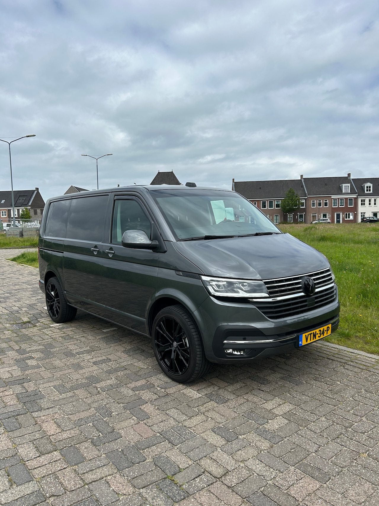 Volkswagen Transporter - 2.0 TDI L1H1 28 Bulli 20inch zwart metalen velgen. - AutoWereld.nl