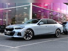 BMW 5-serie - 530e M Sport Automaat / Panoramadak / Bowers & Wilkins / Adaptieve LED / Stoelventilatie /