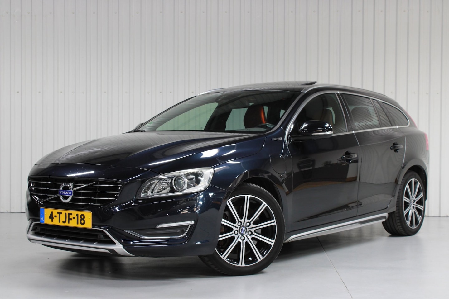 Volvo V60 - 2.4 D6 AWD Plug-In Hybrid Summum 2.4 D6 AWD Plug-In Hybrid Summum - AutoWereld.nl