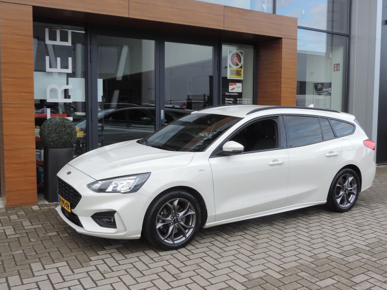 Ford Focus Wagon - 1.0-T 125PK Hybrid ST Line Business | Distributieketting | 1e Eig | Metropolis White | Win - AutoWereld.nl