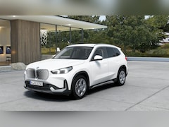 BMW iX1 - eDrive20 Pure Edition / Adaptieve LED / Comfort Access / Parking Assistant / Stoelverwarmi