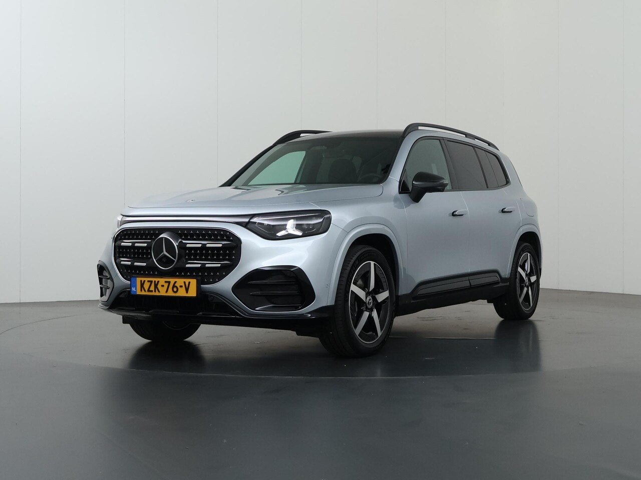 Mercedes-Benz GLB - 180 Business Solution AMG 7p. | Night | 3e zitrij | Trekhaak | Panoramadak | Memory | Mult - AutoWereld.nl