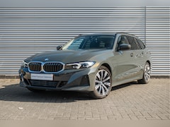 BMW 3-serie Touring - 330e Automaat / Achteruitrijcamera / Parking Assistant / Live Cockpit Plus / Stoelverwarmi