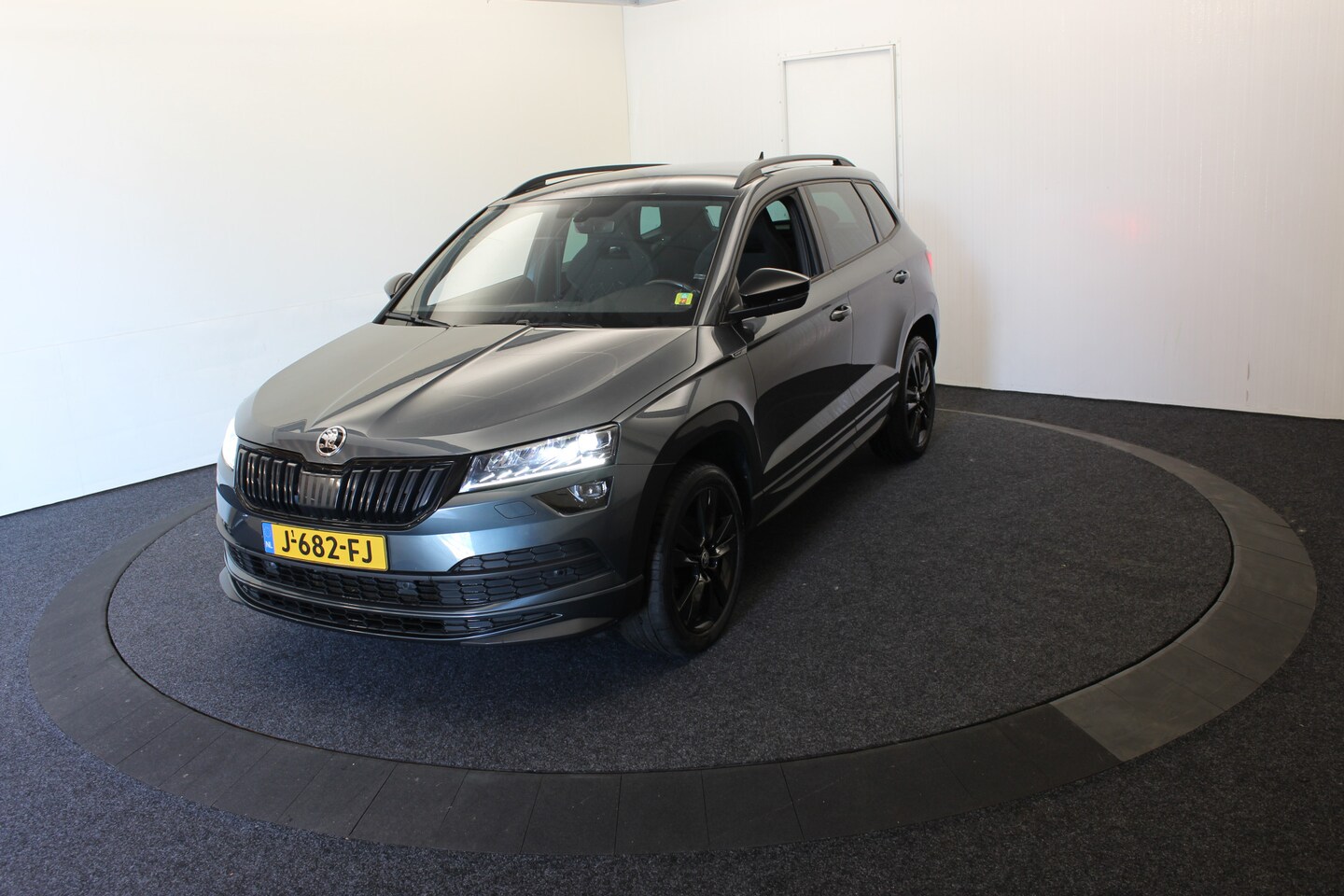 Skoda Karoq - 1.5 TSI ACT Sportline Business Camera Virtual Sport Stoelen Virtual Cockpit Camera Navi St - AutoWereld.nl