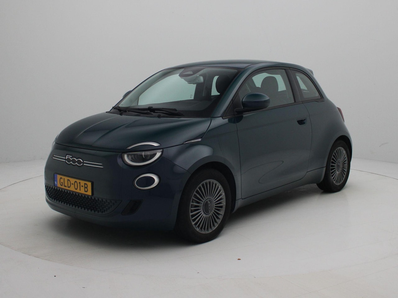 Fiat 500 - RED 42 kWh | Apple Carplay/Android Auto | Achteruitrijcamera | Stoelverwarming | Lichtmeta - AutoWereld.nl