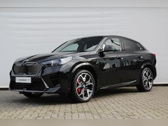 BMW iX2 - xDrive30 M Sport / Panoramadak / Trekhaak / Sportstoelen / M Adaptief onderstel / Comfort
