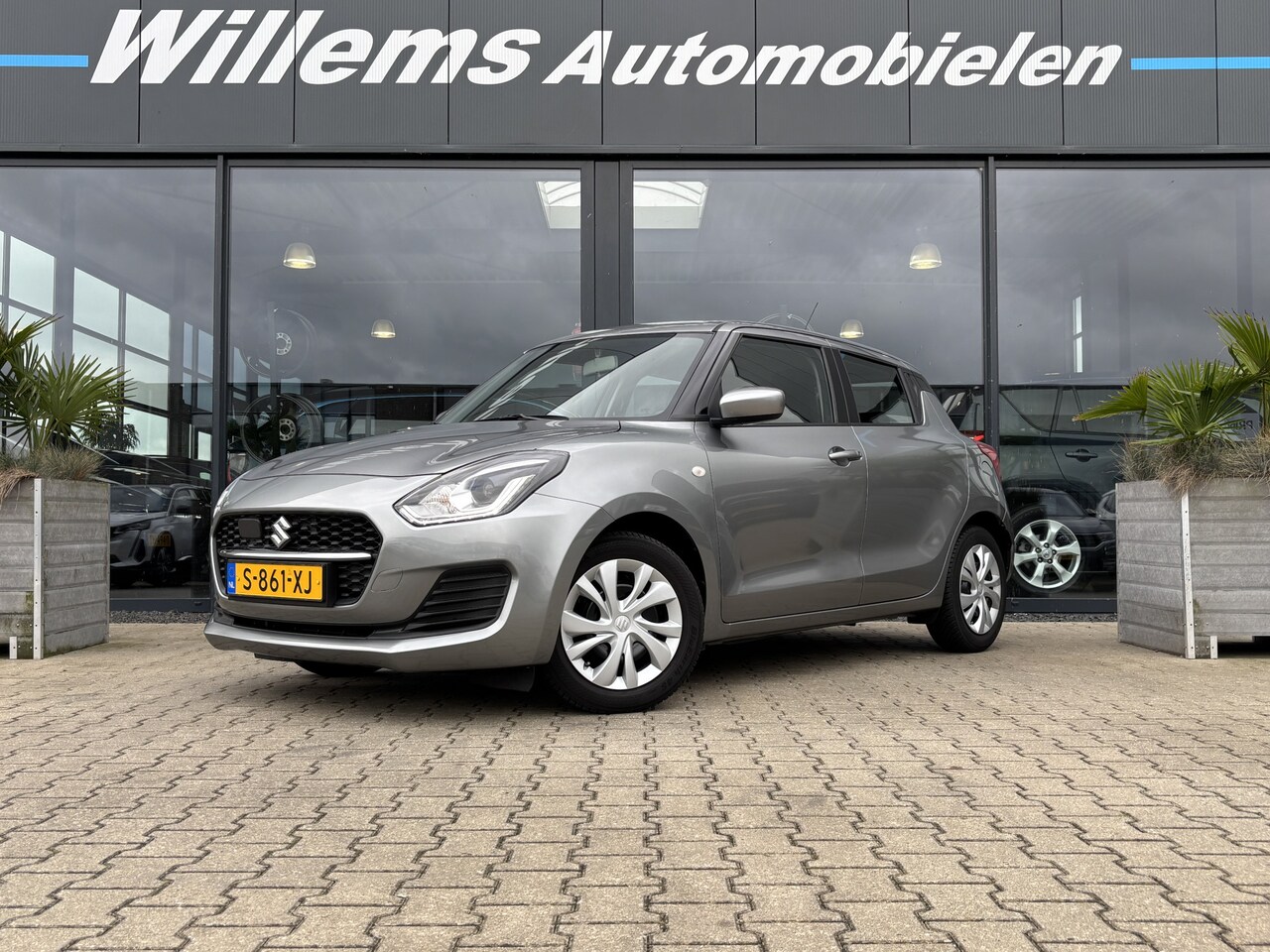 Suzuki Swift - 1.2 Comfort Smart Hybrid Airco, Adaptive Cruise & Led Koplampen - AutoWereld.nl