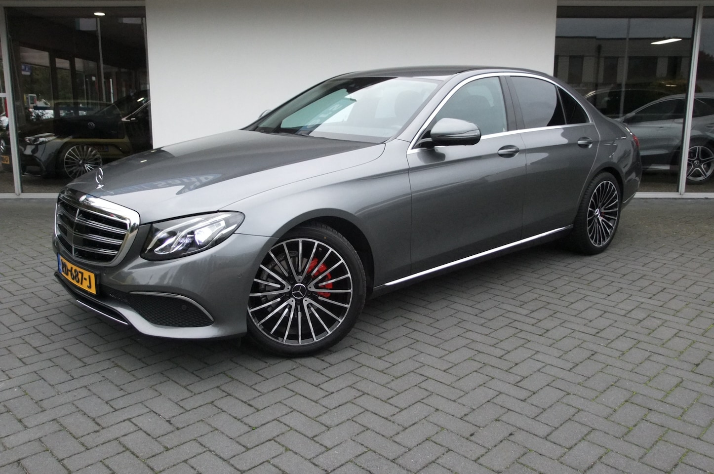 Mercedes-Benz E-klasse - 220 d Ambition / Camera / Dodehoek/ Distronic / Widescreen/ Stoelverwarming - AutoWereld.nl
