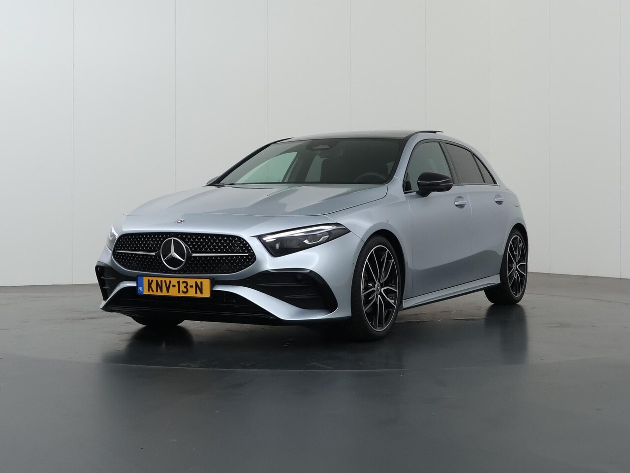 Mercedes-Benz A-klasse - 180 Business Solution AMG | Panoramaschuifdak | Premium plus | Head-Up | Stoelverwarming | - AutoWereld.nl
