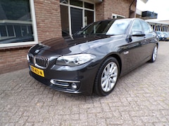 BMW 5-serie - 520i Luxury Edition Automaat / Leder / Navi / Dealeronderhouden