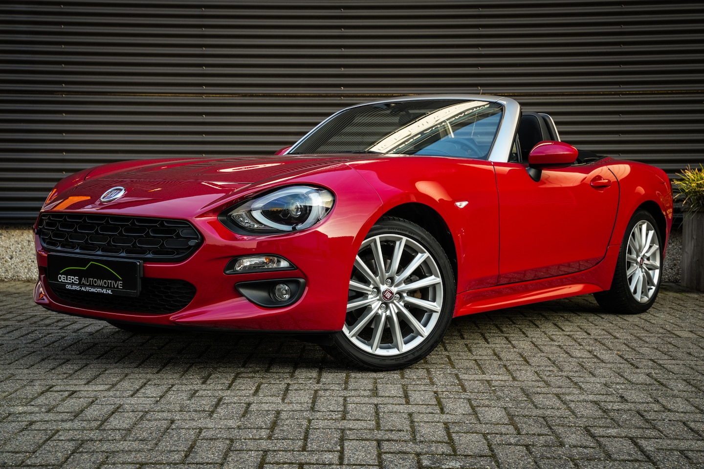 Fiat 124 Spider - 1.4 MultiAir Turbo Automaat | Navigatie | Clima | CC | Leder | Stoelverwarming | 1e Eigena - AutoWereld.nl