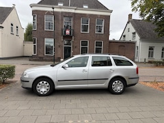 Skoda Octavia Combi - 1.6 FSI Ambiente NIEUWE DISTRIBUTIE KETTING REEKS AIRCO CRUISE CONTROL