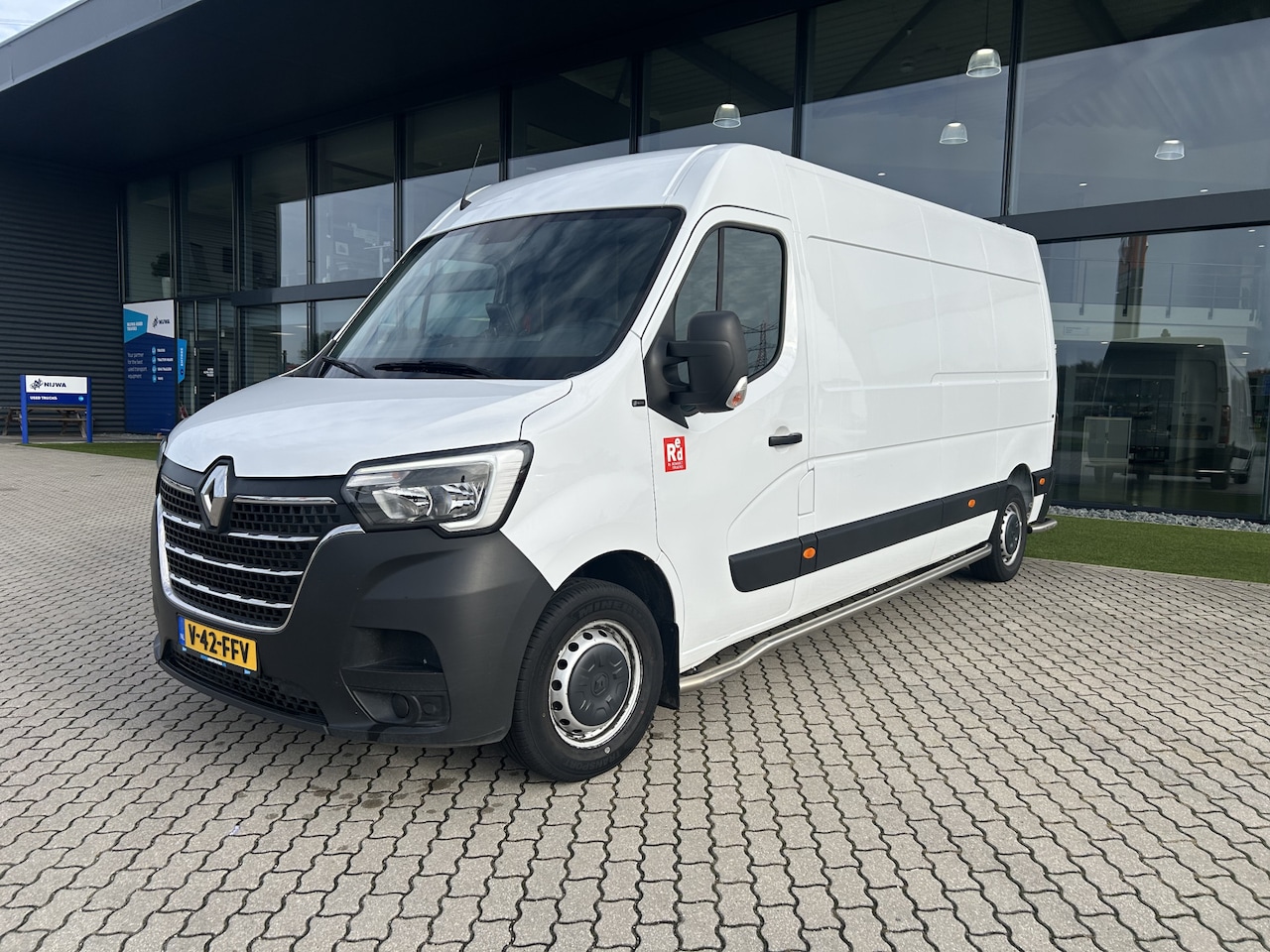 Renault Master - T35 135 L3H2 Navigatie + PostNL inrichting - AutoWereld.nl