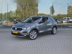Volkswagen T-Roc - 1.5 TSI Sport | Trekhaak | Stoelverwarming | Navigatie | Inklapbare spiegels