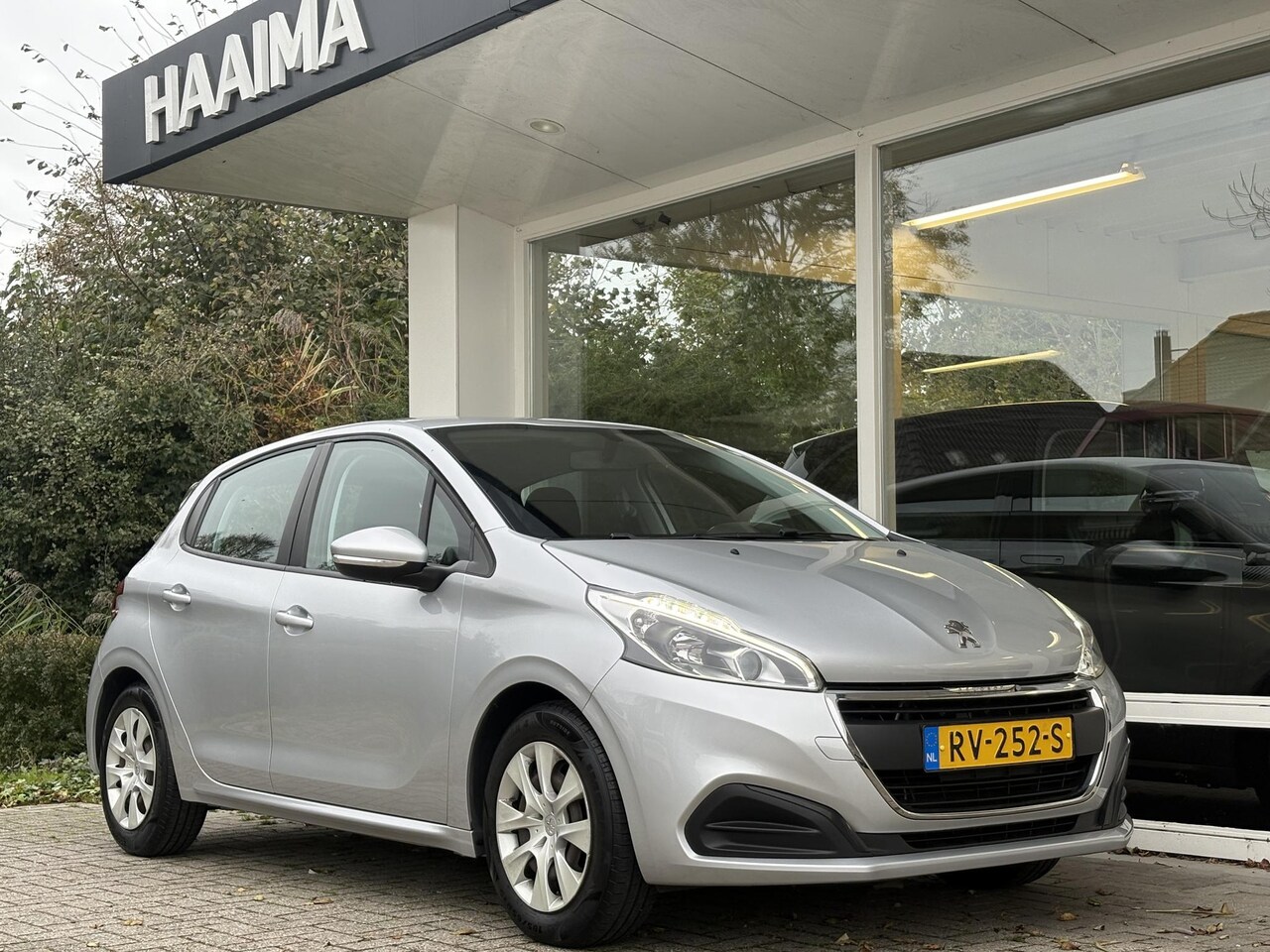 Peugeot 208 - 1.2i 82pk Active | Dealeronderhouden | DAB+ | Navi | Apple Carplay/Android Auto | Cruise C - AutoWereld.nl