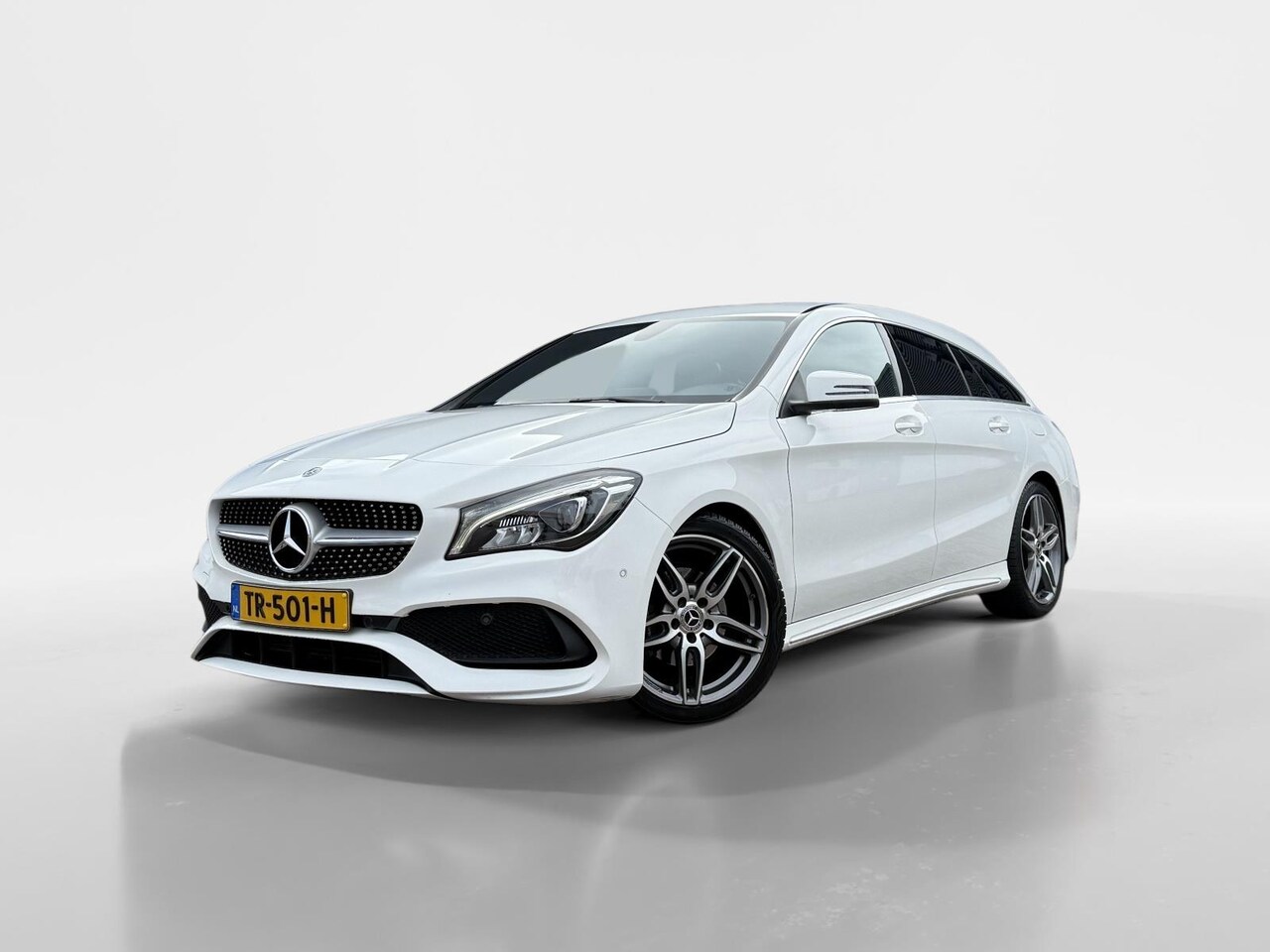Mercedes-Benz CLA-klasse Shooting Brake - 180 Business Solution AMG Upgrade Edition Automaat - AutoWereld.nl