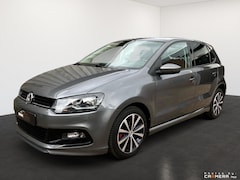 Volkswagen Polo - 1.2 TSI R-line cruise pdc Led bedienbaar stuurwiel