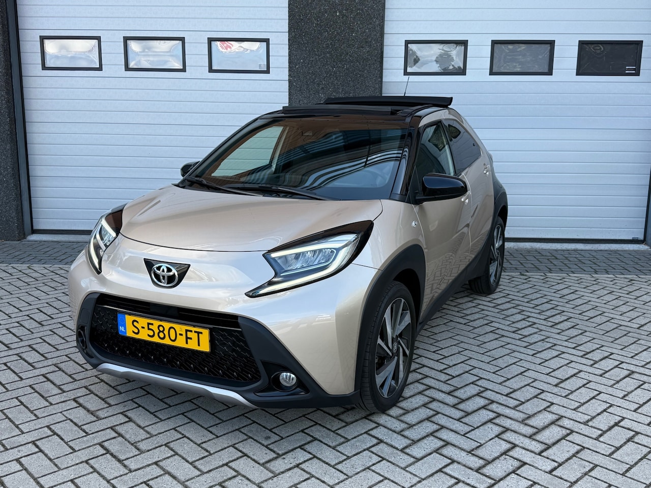 Toyota Aygo X - 1.0 VVT-i S-CVT Envy AUTOMAAT/LED/CARPLAY/JBL - AutoWereld.nl