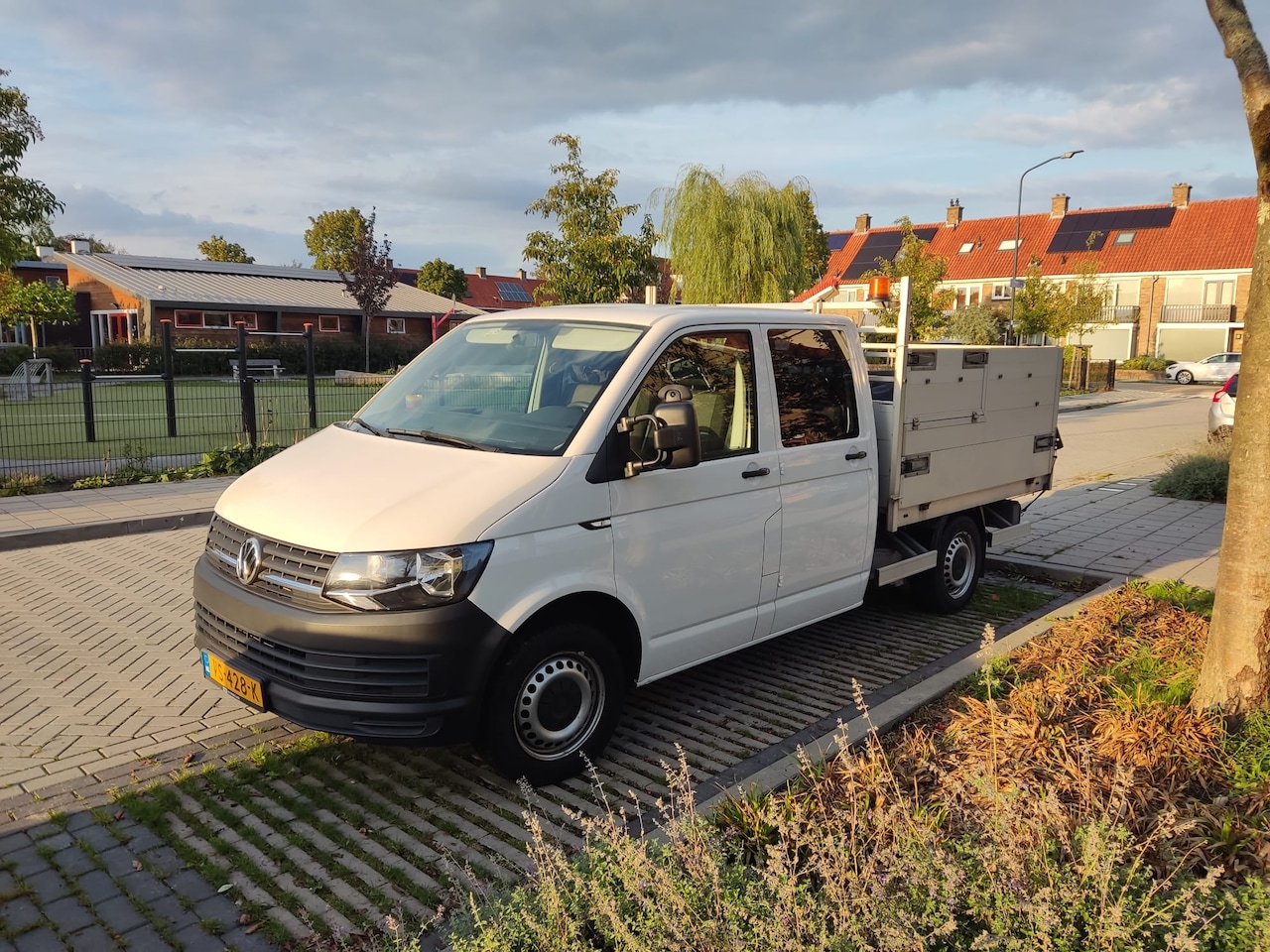Volkswagen Transporter - 2.0 TDI L2H1 DC Kiepbak achter, zwaailicht, 6 zits, achteruitrijdiep. - AutoWereld.nl