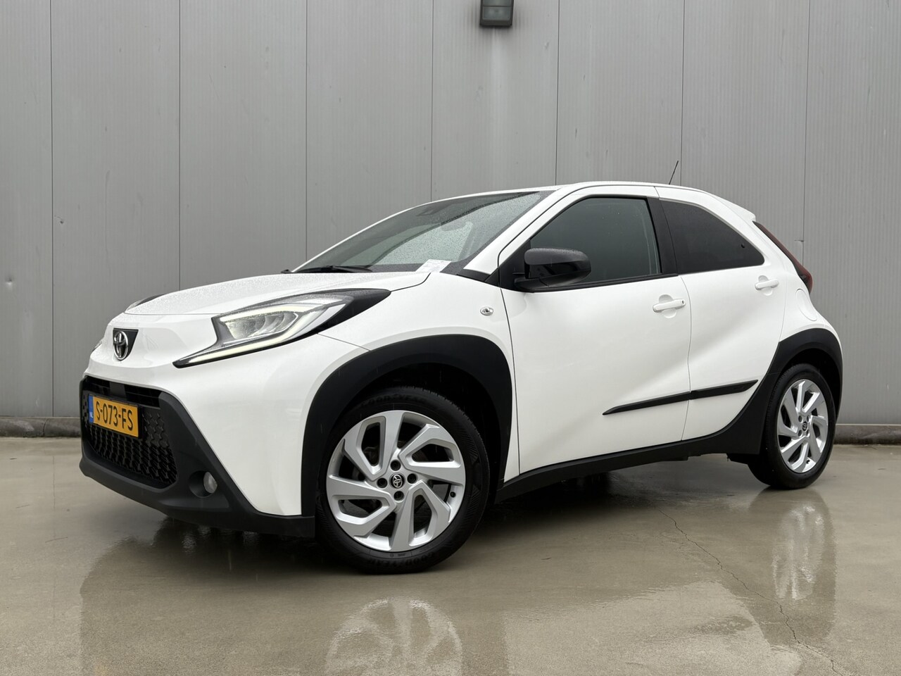 Toyota Aygo X - 1.0 VVT-i MT first | Trekhaak | Lichtmetalen velgen | Apple Carplay/Android Auto - AutoWereld.nl