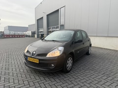 Renault Clio - 1.2-16V Special Line