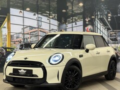 MINI 5-Deurs - 1.5 CHILLI AUT LEDER HARM KARDON FACELIFT zeer luxe uitvoering