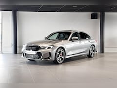 BMW 3-serie - Sedan 330e | M Sport Pro | Glazen schuif-/kanteldak | Stoelverwarming | Comfort Access |
