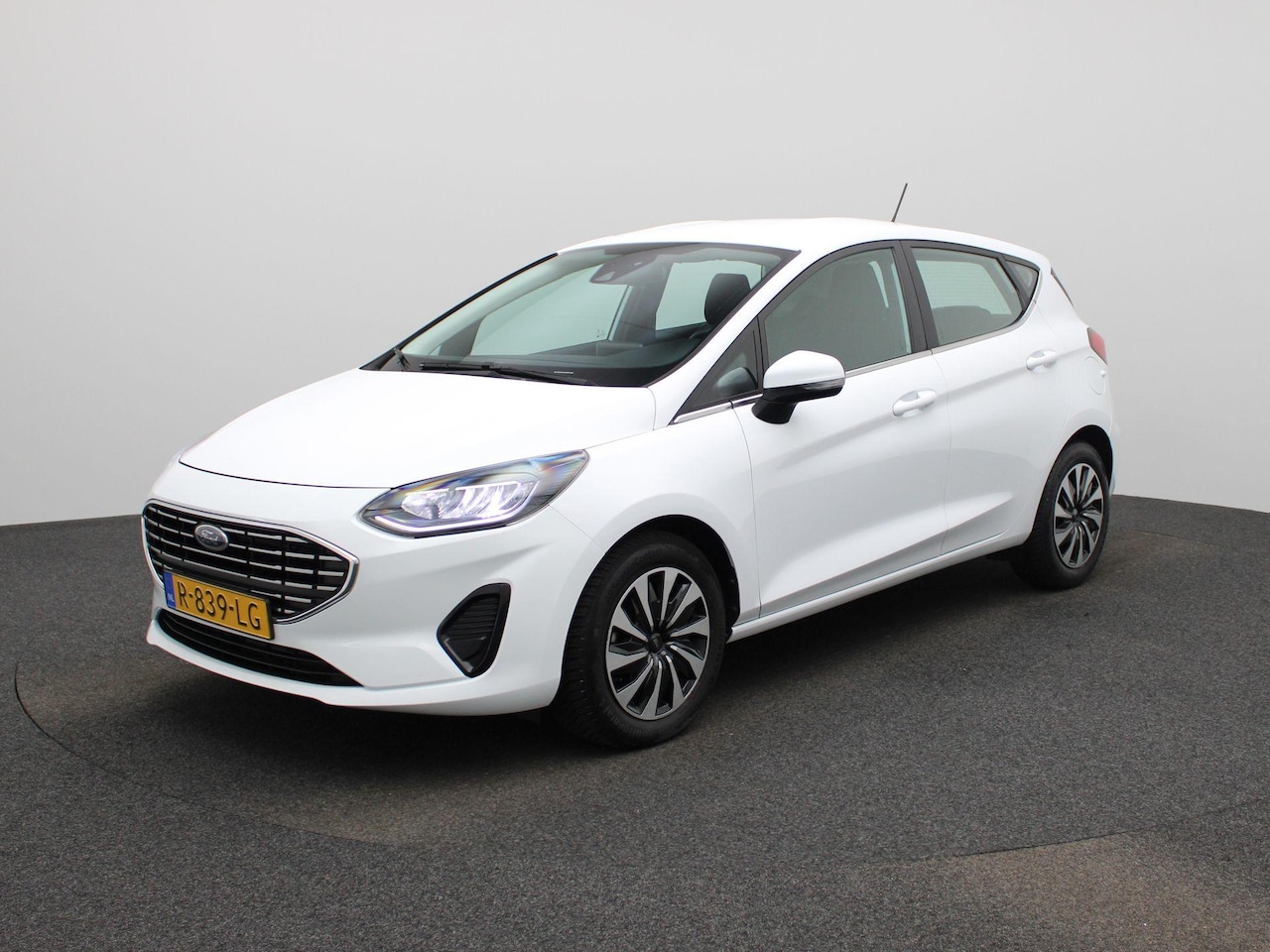 Ford Fiesta - 1.0 EcoBoost Hybrid Titanium | Apple Carplay/Android Auto | Parkeersensoren | Aircondition - AutoWereld.nl