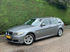 BMW 3-serie Touring - 318i /XENON/LEER/STOELVERWRMNG/PDC/CRUISE/RIJDTSUPER/