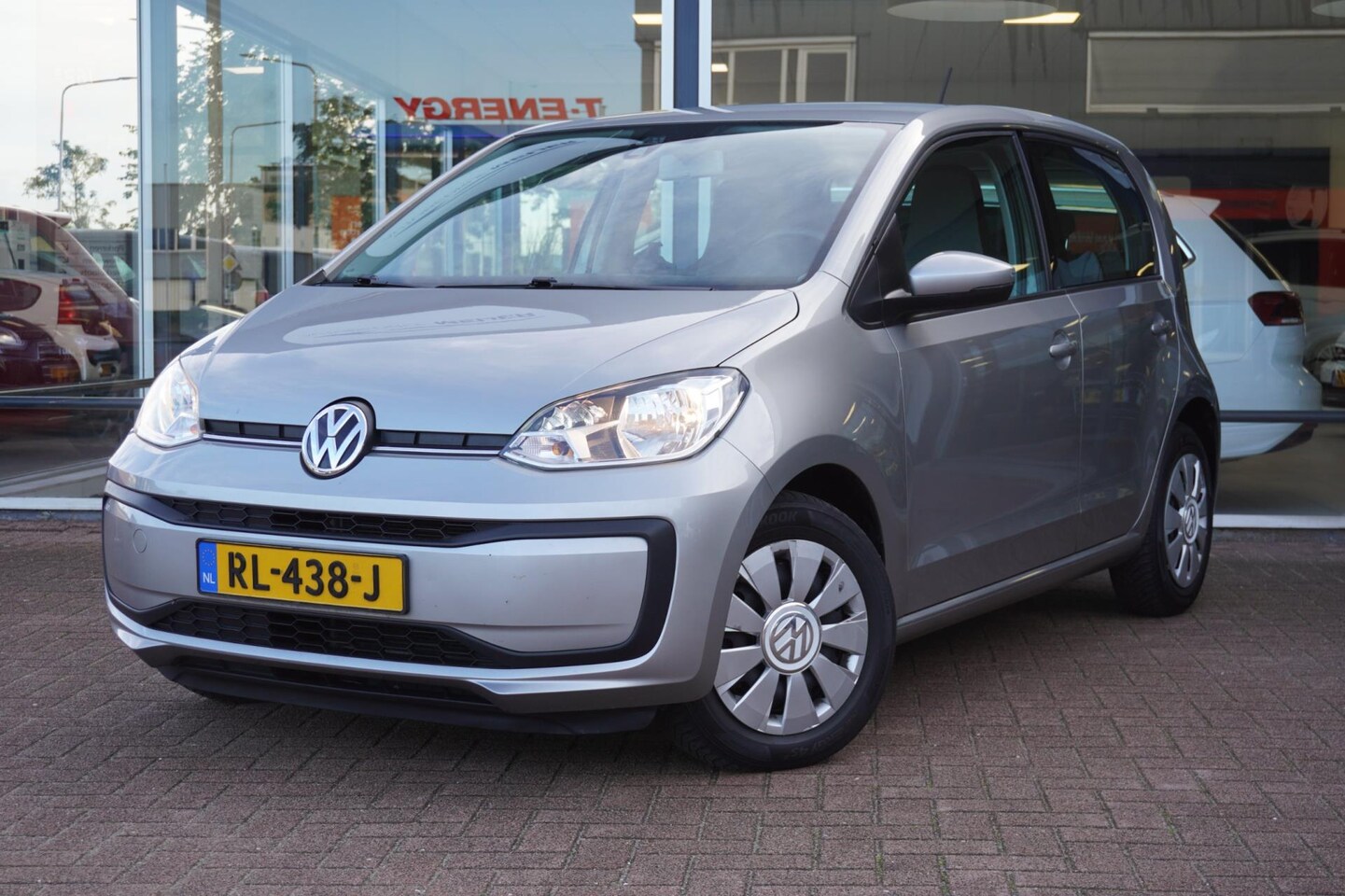 Volkswagen Up! - 1.0 BMT move up! 5deurs | Airco | Bluetooth | Elek. pakket | 2018 | Dealerauto | Inruil mo - AutoWereld.nl