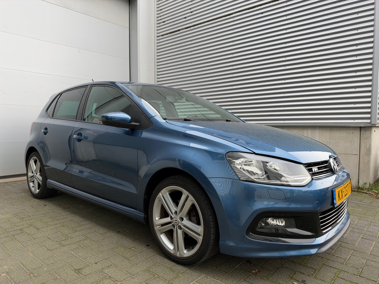 Volkswagen Polo - 1.2 TSI R-Line |Carplay|17''|Trekhaak|Dealer Onderhouden|Nwe Service - AutoWereld.nl