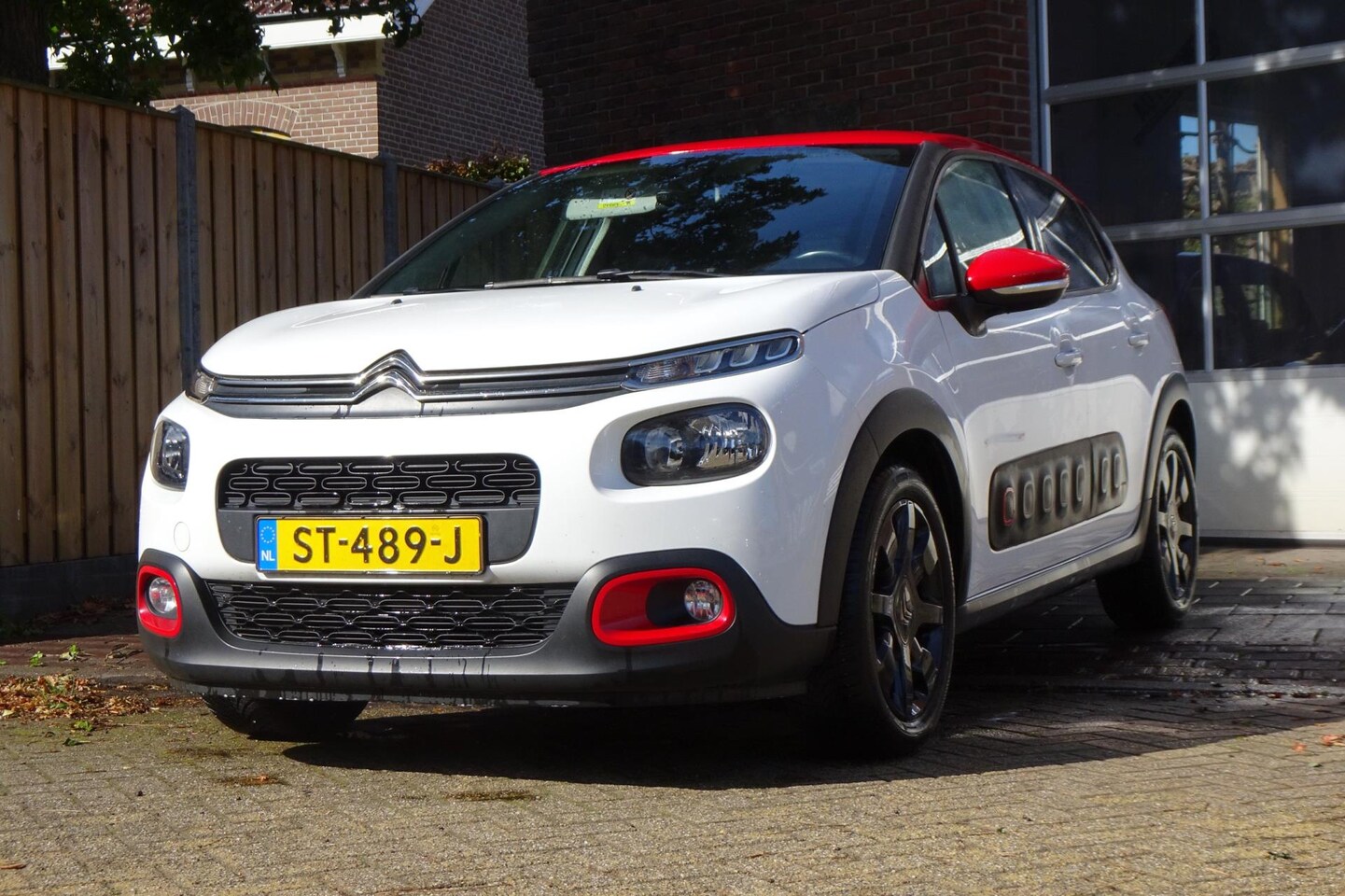 Citroën C3 - 1.2 PureTech Shine 1.2 PureTech Shine 5DRS - AutoWereld.nl