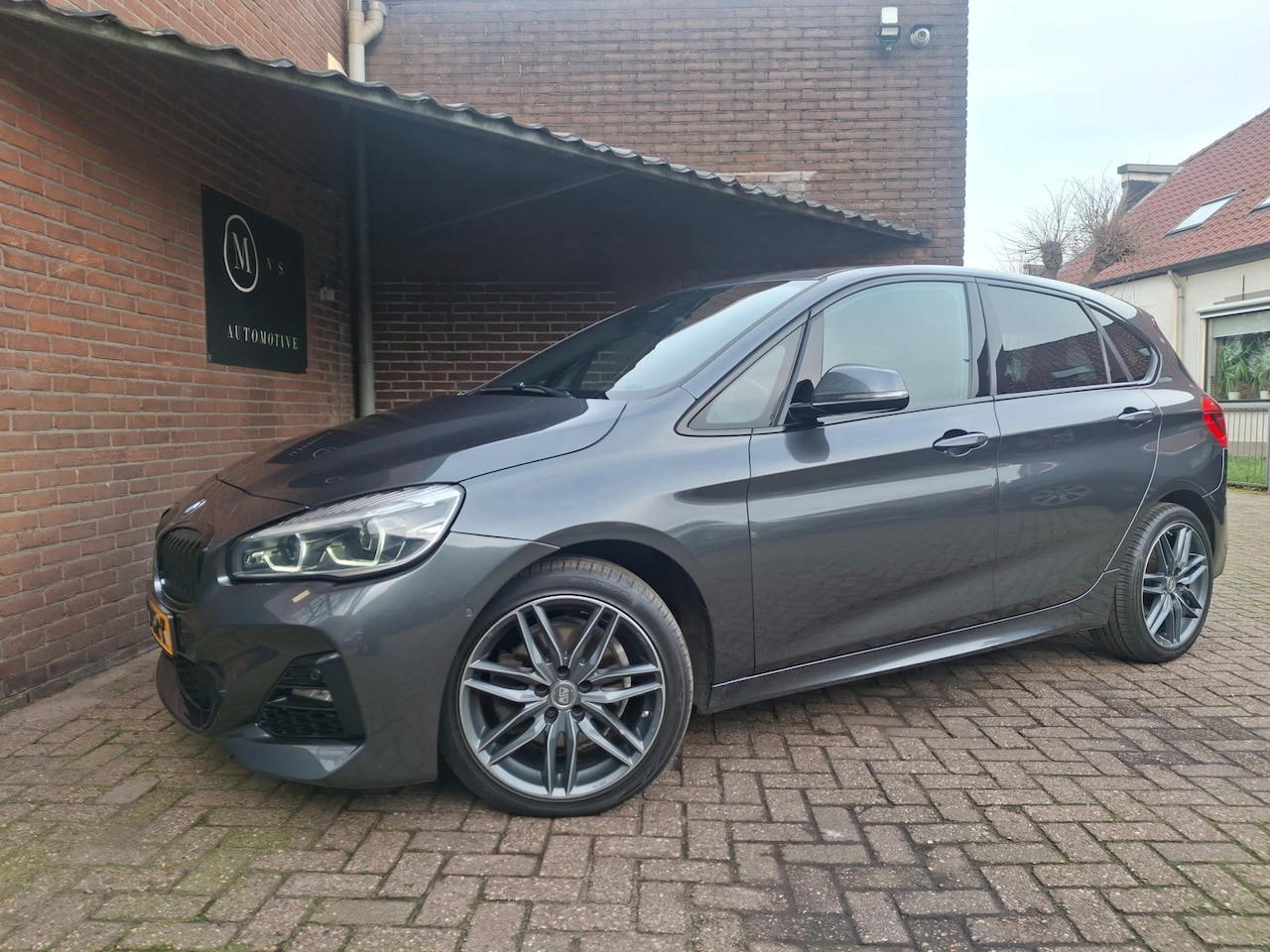 BMW 2-serie Active Tourer - 220i High Executive M-Sport / Shadow Line / Harman & Kardon / Navigatie / Led Verlichting - AutoWereld.nl