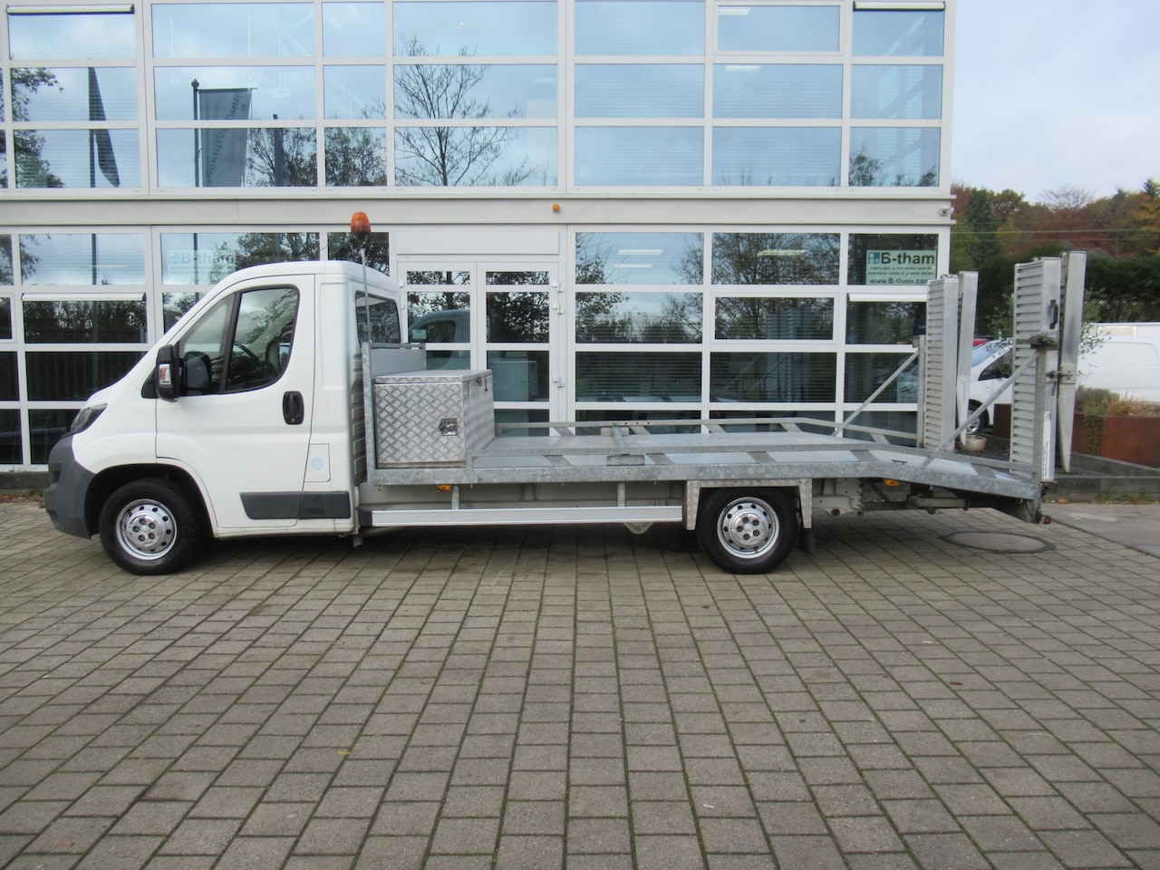 Peugeot Boxer - 335 2.0 HDI 96KW L4 Oprijwagen Machinetransporter - AutoWereld.nl
